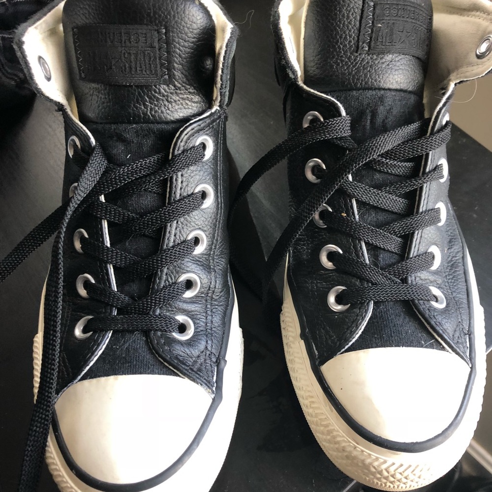 Converse leather mid  top